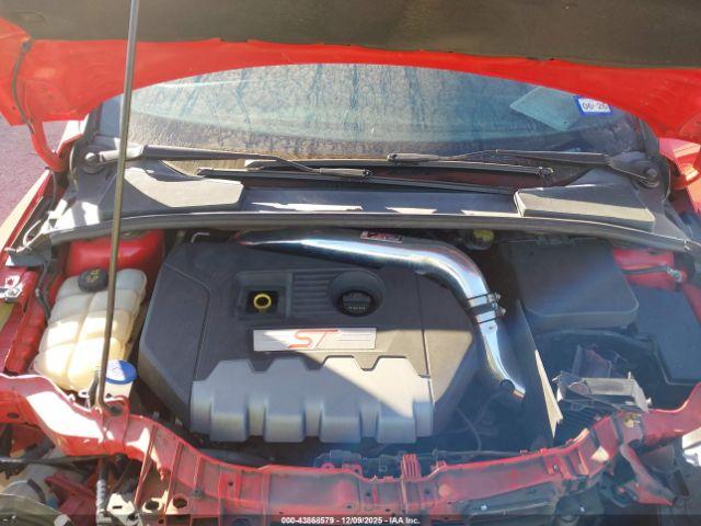 Ford Focus St Image 12