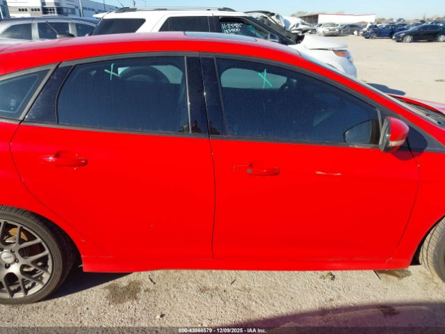 Ford Focus St Image 15