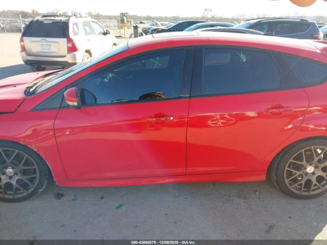 Ford Focus St Image 16