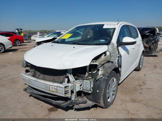 Chevrolet Sonic Lt Auto Image 10