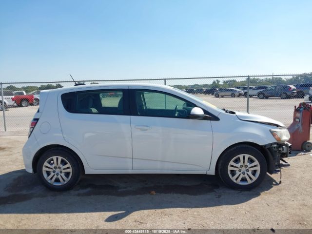 Chevrolet Sonic Lt Auto Image 12