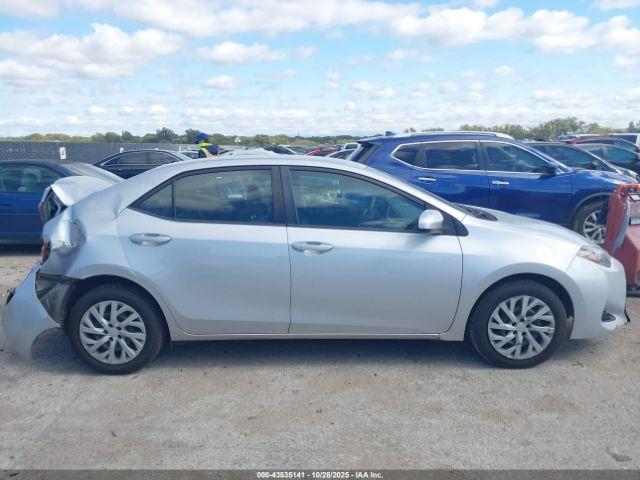 Toyota Corolla Le Image 9