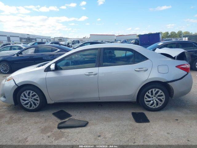 Toyota Corolla Le Image 10