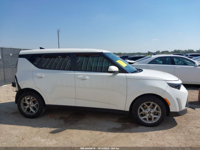 Kia Soul Lx Image 12