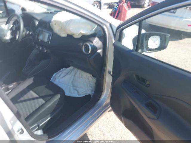 Nissan Versa 1.6 S Image 14