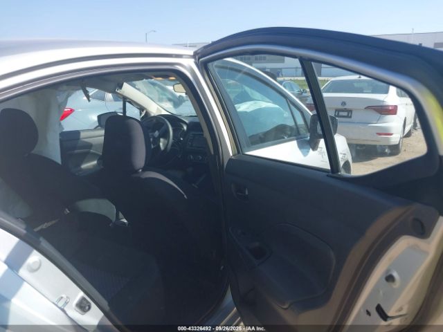 Nissan Versa 1.6 S Image 3