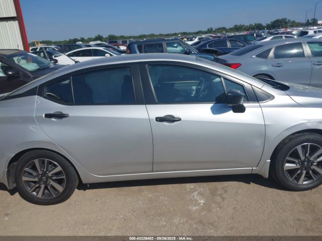 Nissan Versa 1.6 S Image 8