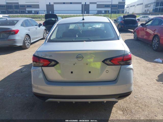 Nissan Versa 1.6 S Image 12