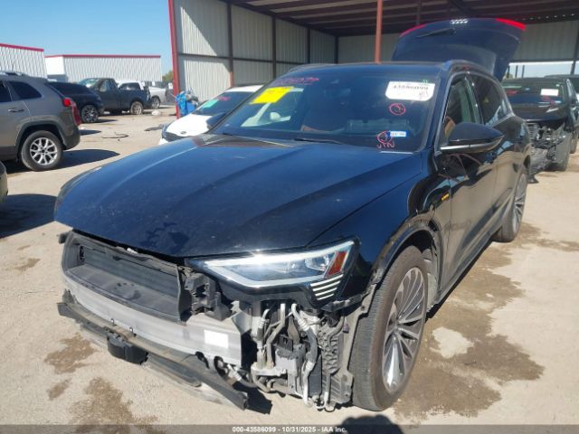 Audi e-tron Premium Plus Image 5