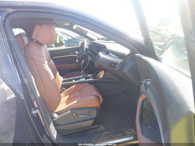 Audi e-tron Premium Plus Image 4