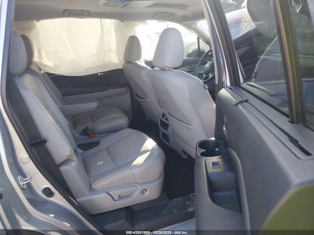 Honda Pilot 2wd Touring 7 Passenger Image 3