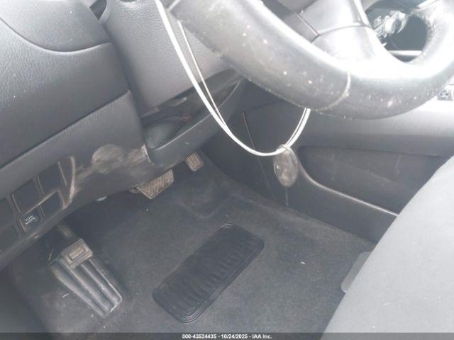 Nissan Pathfinder Sv 2wd Image 13