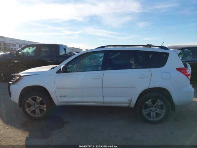 Toyota RAV4 Sport V6 Image 2