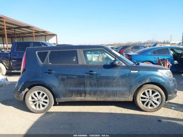 Kia Soul + Image 12