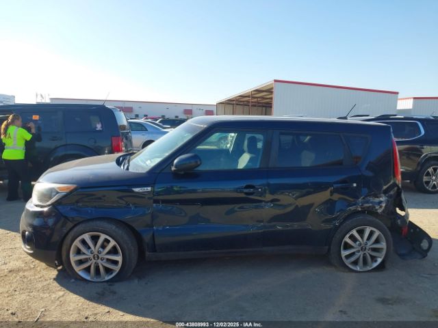 Kia Soul + Image 16