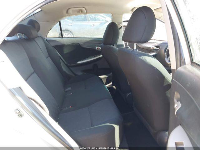 Toyota Corolla S Image 7