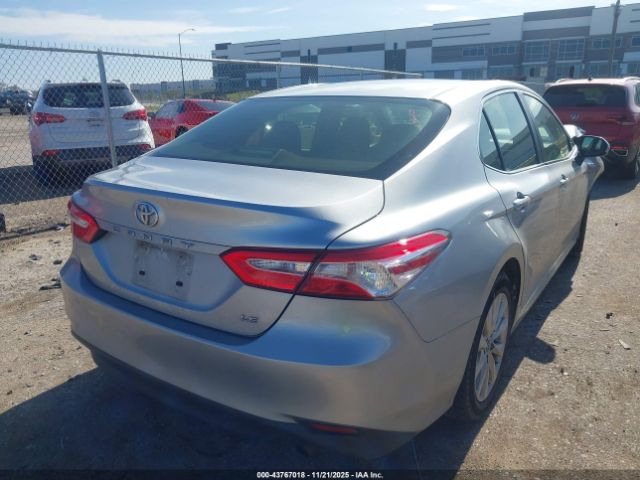 Toyota Camry Le Image 2