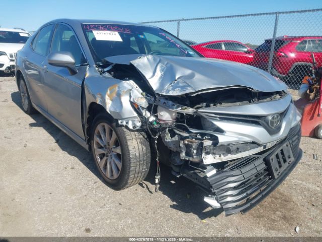 Toyota Camry Le Image 4