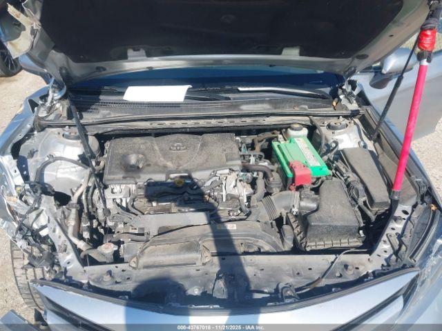 Toyota Camry Le Image 7