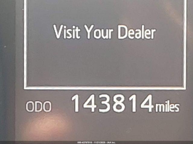 Toyota Camry Le Image 10