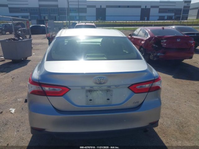 Toyota Camry Le Image 9