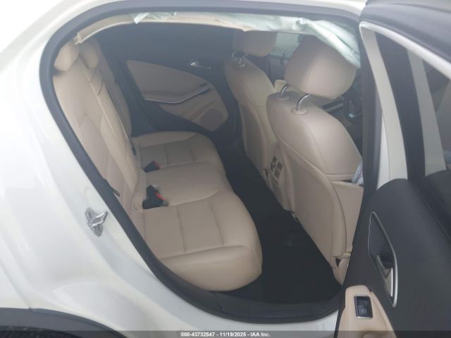 Mercedes-Benz GLA 4matic Image 2