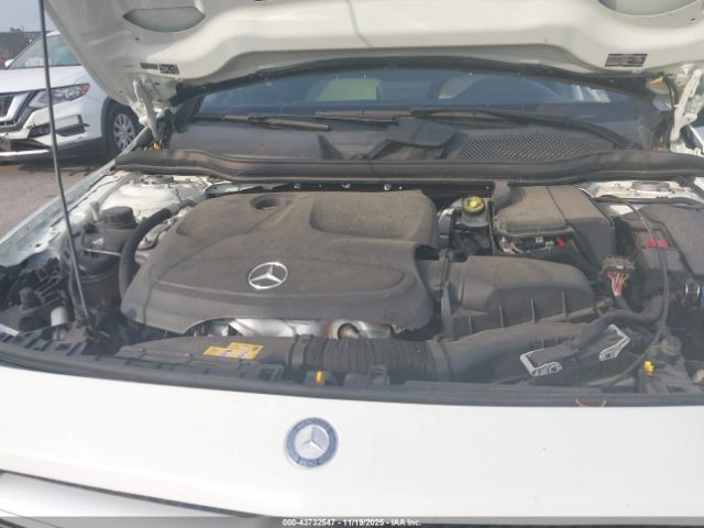 Mercedes-Benz GLA 4matic Image 11