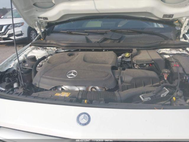 Mercedes-Benz GLA 4matic Image 11