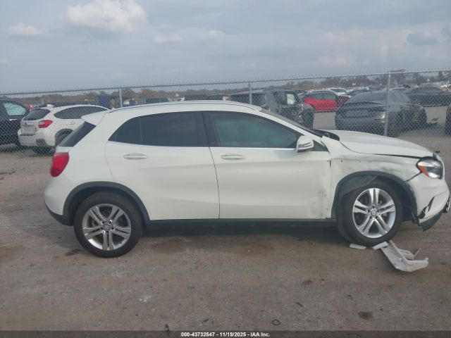 Mercedes-Benz GLA 4matic Image 14