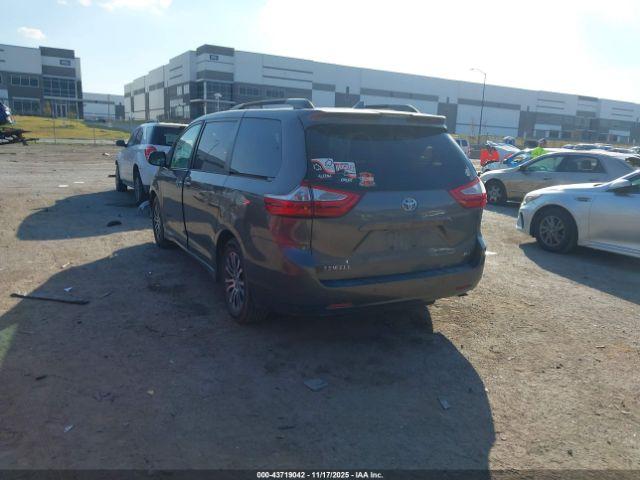 Toyota Sienna Xle 8 Passenger Image 10
