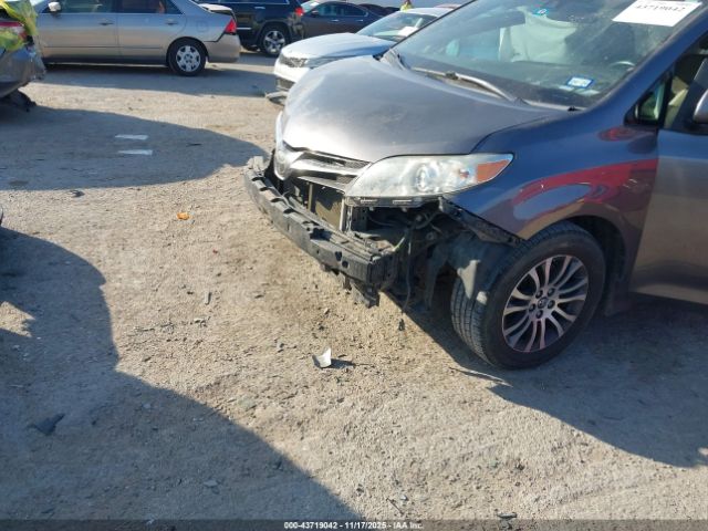 Toyota Sienna Xle 8 Passenger Image 8