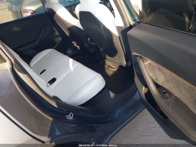 Tesla Model Y Long Range Dual Motor All-wheel Drive Image 3