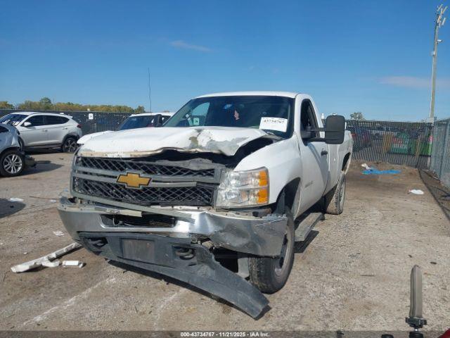 Chevrolet Silverado 2500 Work Truck Image 9