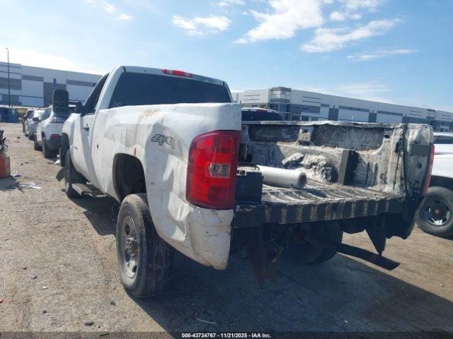 Chevrolet Silverado 2500 Work Truck Image 3
