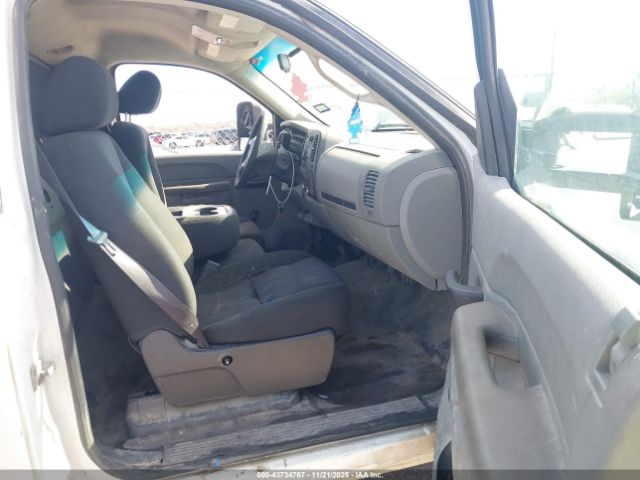 Chevrolet Silverado 2500 Work Truck Image 2