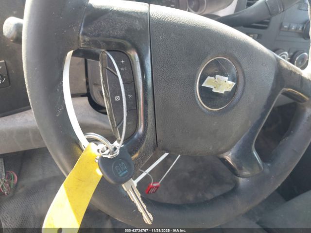 Chevrolet Silverado 2500 Work Truck Image 7