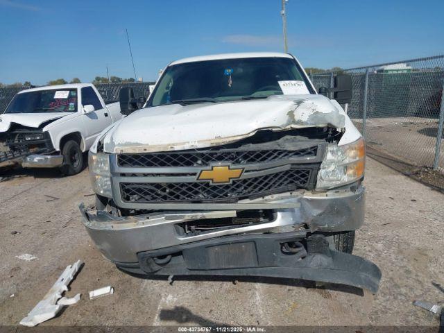 Chevrolet Silverado 2500 Work Truck Image 10