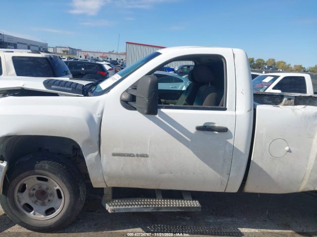 Chevrolet Silverado 2500 Work Truck Image 6