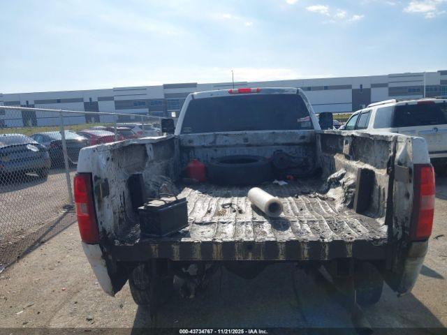 Chevrolet Silverado 2500 Work Truck Image 14