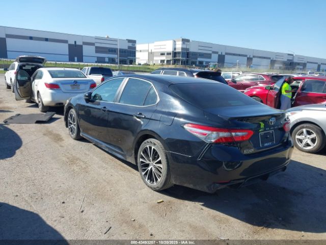 Toyota Camry Se Image 14