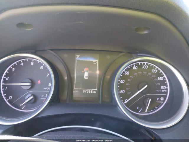 Toyota Camry Se Image 12