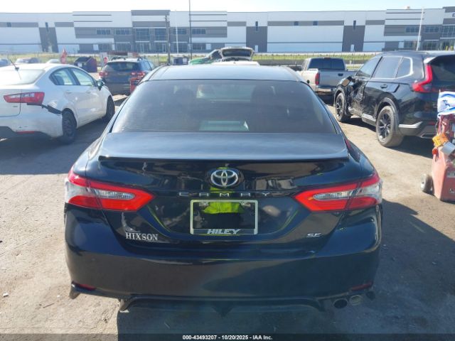 Toyota Camry Se Image 16