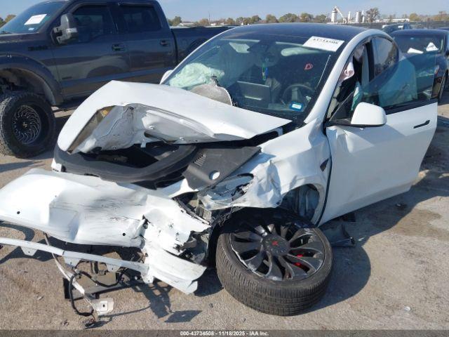 Tesla Model Y Performance Dual Motor All-wheel Drive Image 15