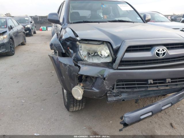 Toyota 4Runner Limited V6 Image 16