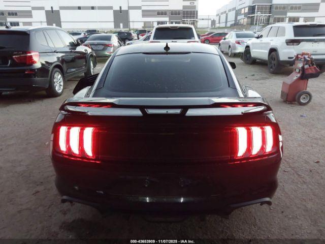 Ford Mustang Gt Premium Fastback Image 3