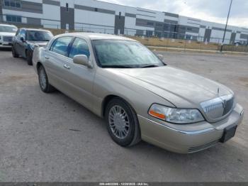  Salvage Lincoln Towncar