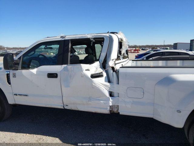 Ford F-350 Xl Image 13