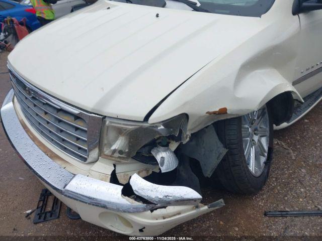 Chrysler Aspen Limited Image 11