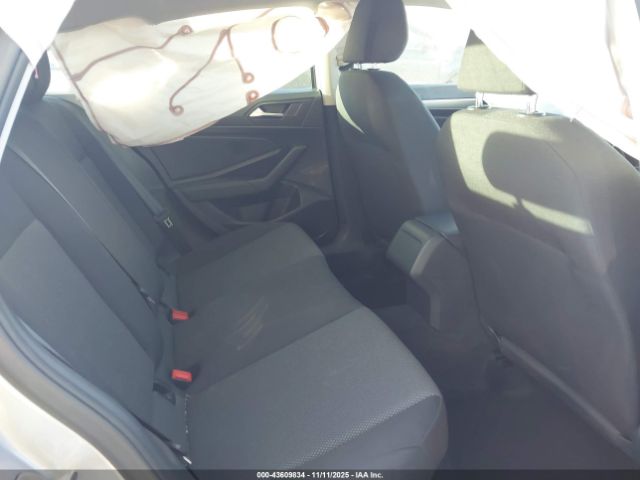 Volkswagen Jetta Image 8