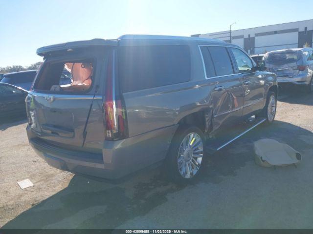 Cadillac Escalade Platinum Image 14